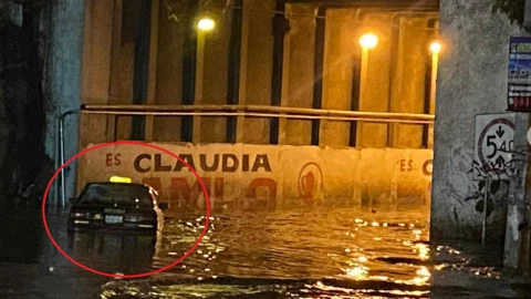 taxi se atora puente finsa lluvia