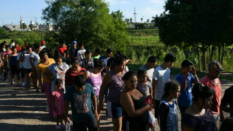 Migrantes, la mayoría solicitantes de asilo, son enviados de regreso a México de Estados Unidos bajo el programa “Permanece en México”. Imagen: Reuters