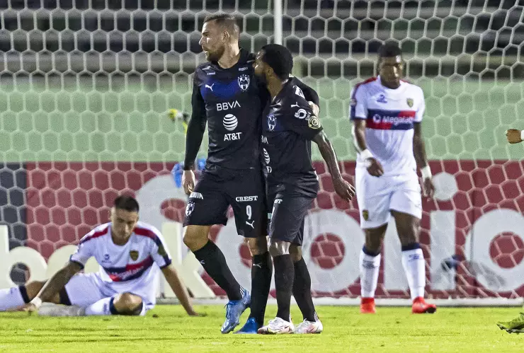 Rayados de Monterrey aplasta en la Concachampions