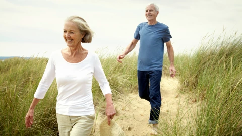 OMS revela cuántos minutos diarios tienen que caminar los adultos para mantenerse saludables