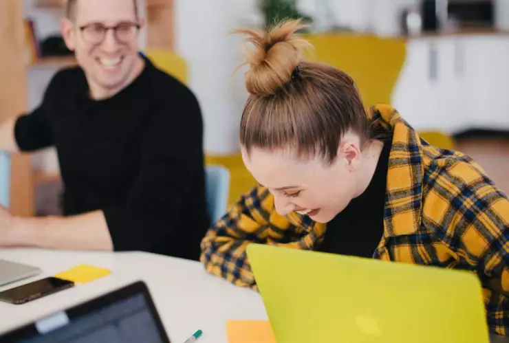 VIDEO: Estudiante olvida apagar micrófono y lanza tremenda confesión