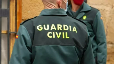 Policía asesina a sus hijas.