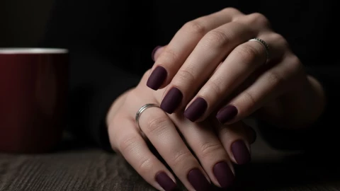 Los 7 colores de uñas con diseños que te harán ver lujosa y de la clase alta