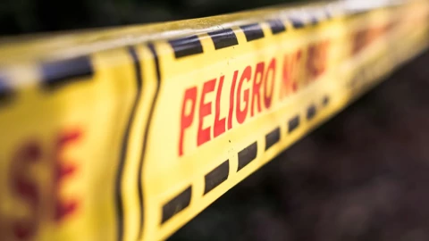 Familia viajaba en camioneta y cae a barranco de 25 m; una mujer perdió la vida