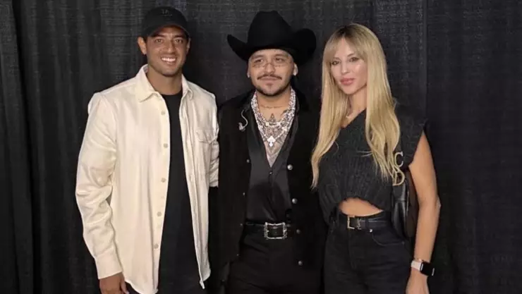 VIDEO Carlos Vela canta en concierto de Christian Nodal