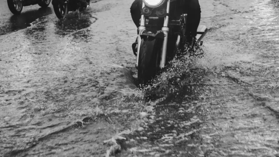 ¡Miles de litros de agua potable, directo a la alcantarilla! Colonia Izcalli en Ecatepec, de nuevo afectada por fuga