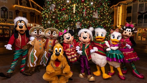 ¿Qué puedo encontrar en Disneyland para Navidad 2025.png