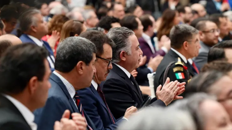 Alito Moreno califica de “farsa” la salida de Enrique Inzunza de Morena en el Senado.