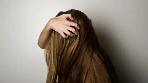 El cabello seco necesita cortarse caa seis u ocho semanas