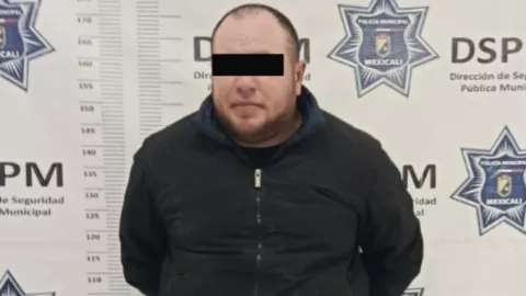 Persecución en Mexicali: Policía asegura a pareja tras reporte de presunta arma