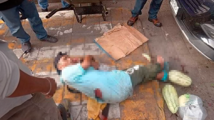 Fallece adulto mayor tras ser arrollado por un camión mientras vendía frutas en Berriozábal