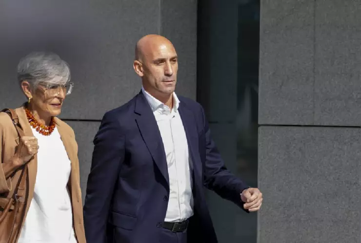 Juez propone juicio para Luis Rubiales por beso a Jenni Hermoso