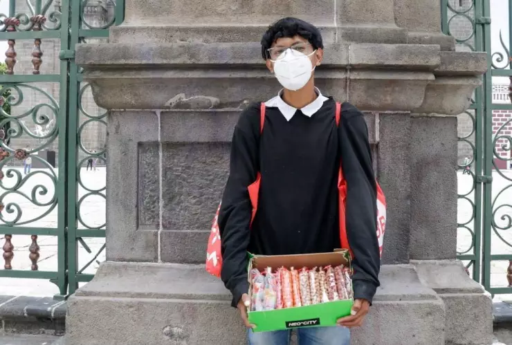 Muere de cáncer alumno de la BUAP que vendía dulces para sus estudios