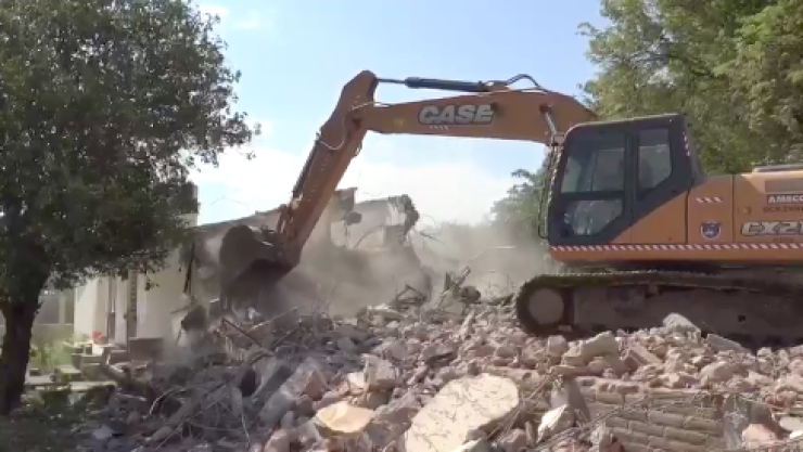 Demolición de centro de salud