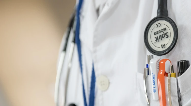 Día del Médico: ¿Qué es el juramento hipocrático obligado cuando se reciben?