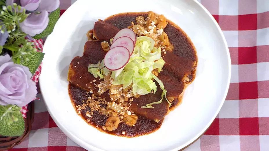 Empozoladas, enchiladas de pozole