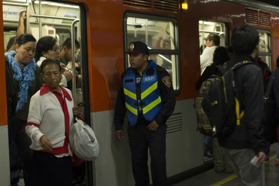 Operativo en el Metro