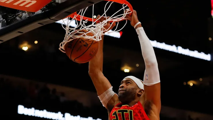 Vince Carter impone récord y deja la NBA