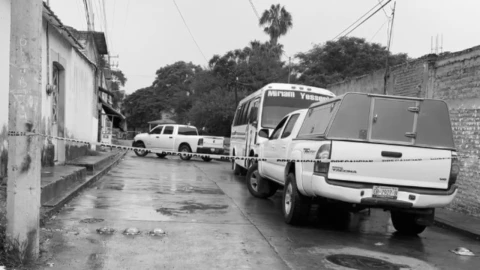Trágicos ataques sacuden Guanajuato: Reportan balaceras, muertos y heridos en Pénjamo. En la imagen se observa el sitio donde falleció en un tiroteo una menor.