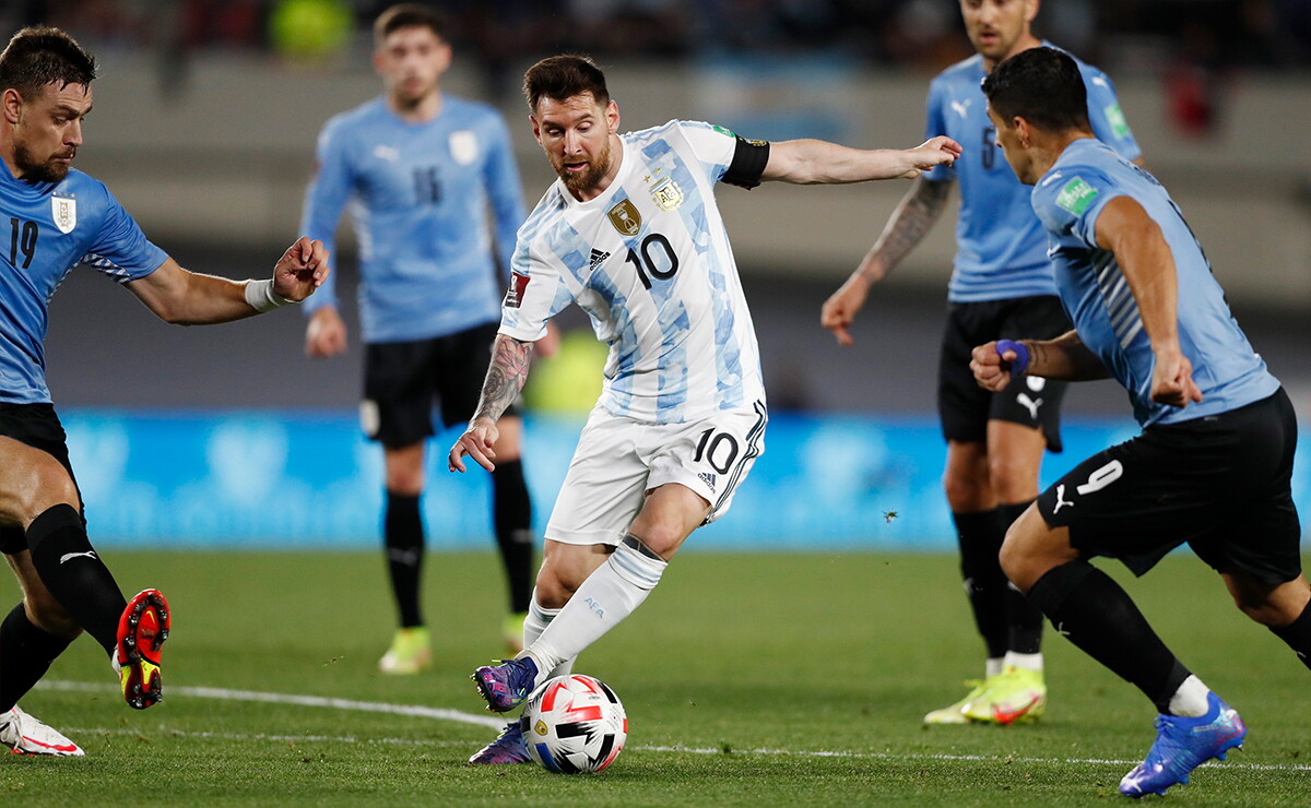 Abreu sabe cómo parar a Messi. Uruguay vs Argentina