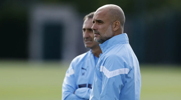 Pep Guardiola en el entrenamiento del Manchester City