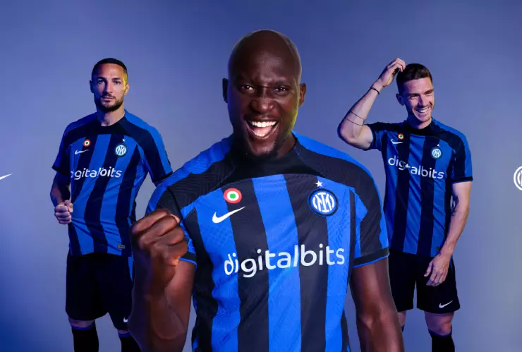 Inter de Milán presenta su nueva camiseta para la temporada 2022-23