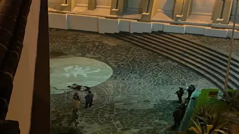 Hombre se lanza desde puente en xalapa