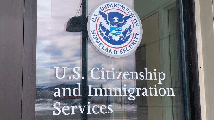 Fachada del Servicio de Ciudadanía e Inmigración de Estados Unidos.