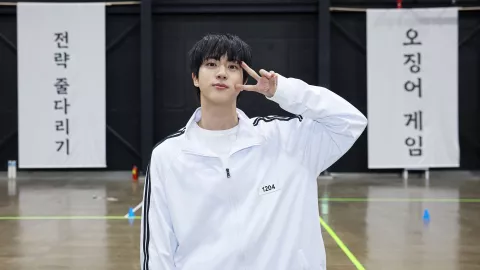 Jin como voluntario tras los incendios forestales