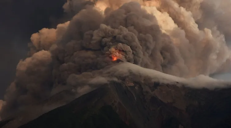 Ceniza del Volcán de Fuego puede llegar a Chiapas