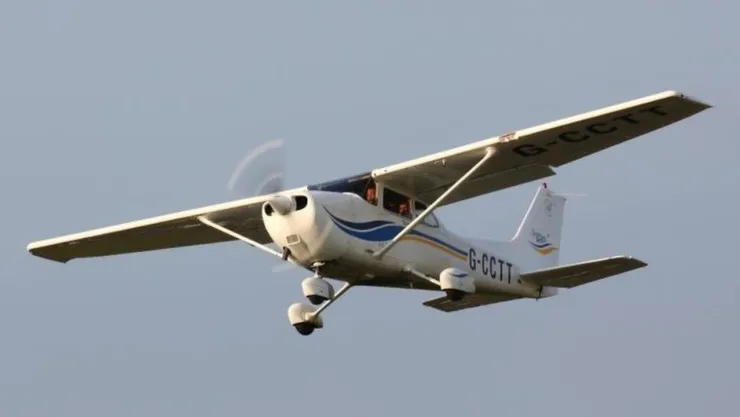 Instructor abandonó alumna en pleno vuelo; saltó de una avioneta y murió en Argentina