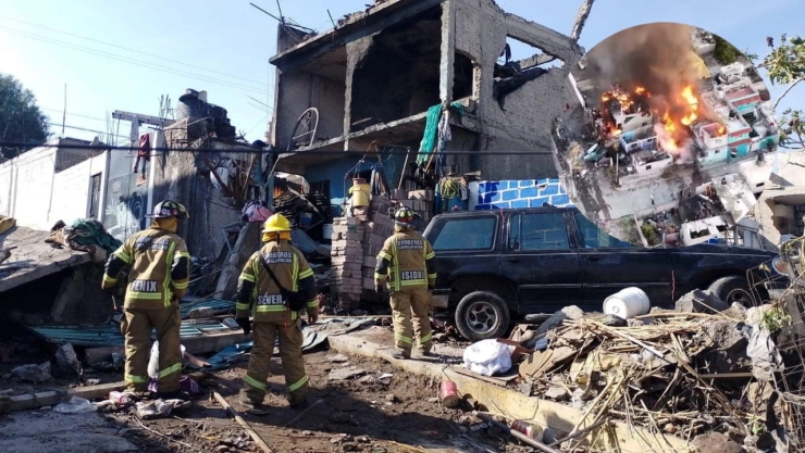 Bomberos trabajan en la remoción de escombros tras explosión en Chimalhuacán, Edomex
