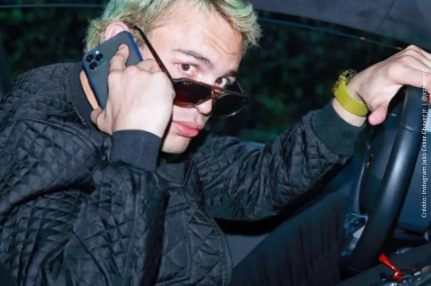 Julio Cesar Chavez Jr. manejando..jpg