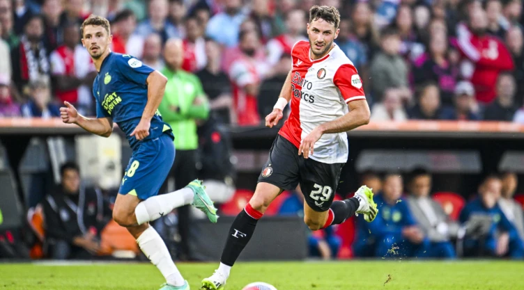 Santiago Giménez, delantero del Feyenoord