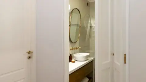 4 ideas para reemplazar puerta de tu baño por opciones más aesthetic