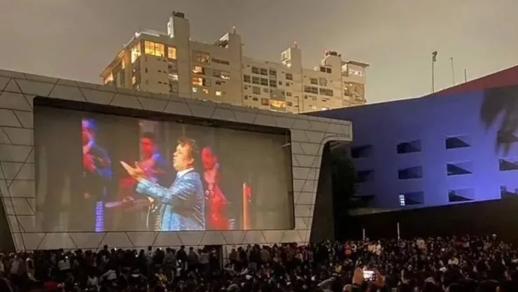 Se pospone proyección del concierto de Juan Gabriel