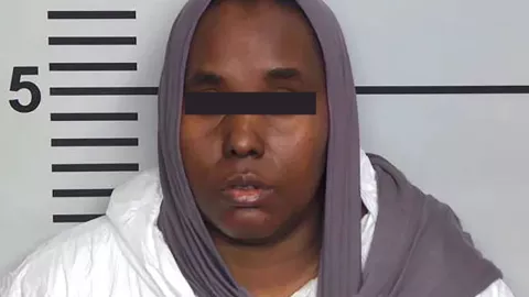 Zeinab Abdi es acusada de intentar asesinar a su hija de 6 años con un martillo en Kentucky