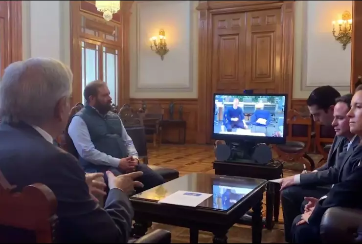 López Obrador invita a Zuckerberg a lograr conectividad en México