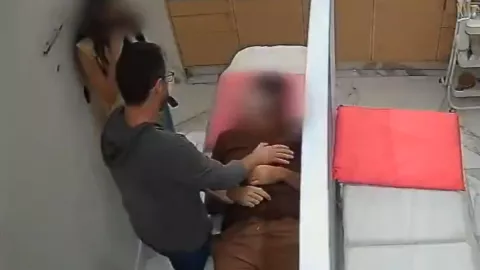 Empresario muere en clínica de influencer