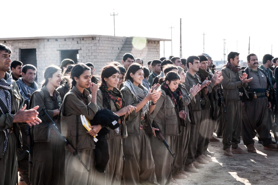 En Turquía las voluntarias se unen a la Unidad de Mujeres Libres-Star (YJA-Star), la sección de mujeres de las Unidades de Protección Popular (YPG*).