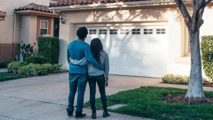 Cómo juntar créditos Infonavit con pareja o amigos