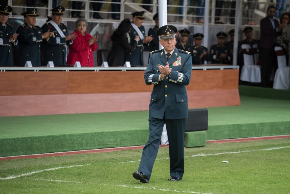 CIUDAD DE MÉXICO, 29NOVIEMBRE2018.- Salvador Cienfuegos Zepeda, secretario de la Defensa Nacional, encabezó la última ceremonia para otorgar en su totalidad 103 Condecoraciones a la “Distinción Militar”, “Mérito Técnico” y “Mención Honorífica”, llevada a cabo en las instalaciones del Estadio de Futbol “SEDENA” del Campo Militar 1-A. Salvador Cienfuegos, aprovechó para despedirse del personal militar, ante la finalización de su gestión como Secretario de la Defensa, mando que entregará al primer minuto del próximo sábado 1 de diciembre.
FOTO: MARIO JASSO /CUARTOSCURO.COM