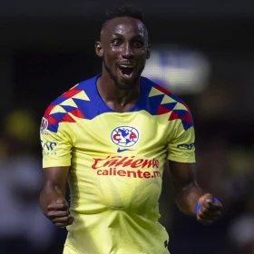 Julián Quiñones festeja gol con América
