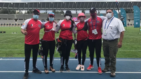 Equipo femenil tiro con arco