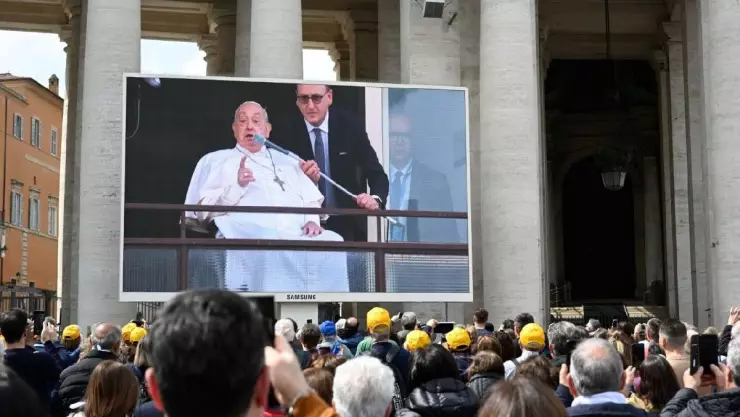 Dan de alta al Papa Francisco