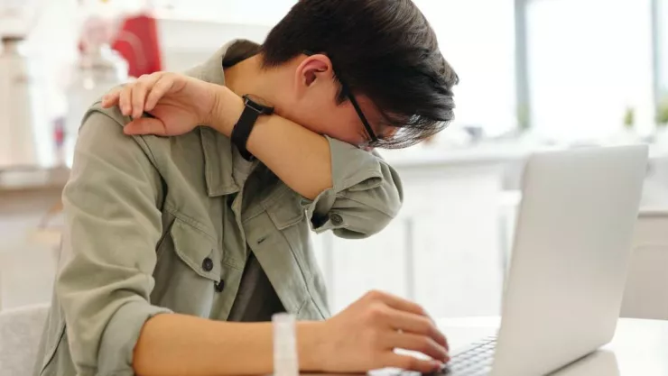 ¿Cuándo estornudamos estamos más cerca de la muerte? Esto dicen expertos