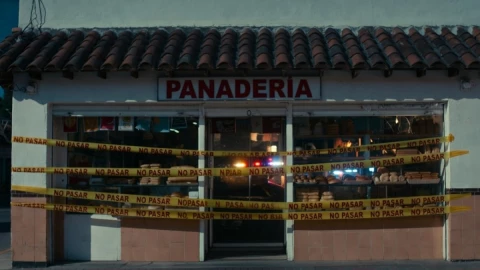 Joven asesina a su exnovia en panadería