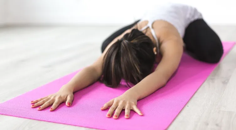 /estilo-de-vida/3-recomendaciones-practiar-yoga-casa