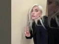 Lady Gaga saludando.jpg