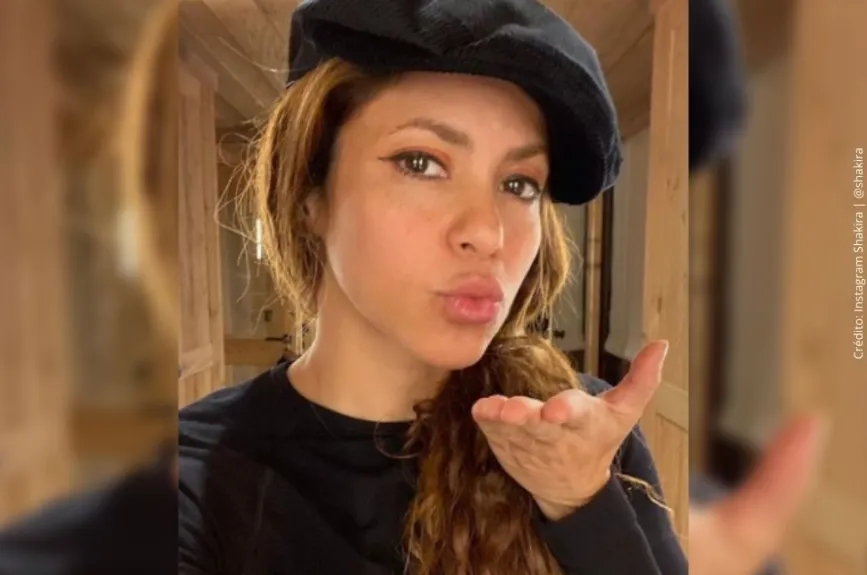 Shakira beso..jpg